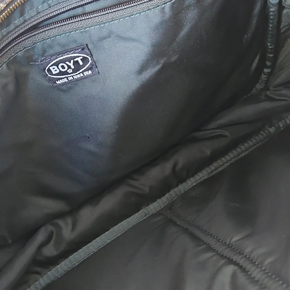 Boyt Vintage Tapestry Travel Bag With Adjustable Strap - Picture 6 of 6